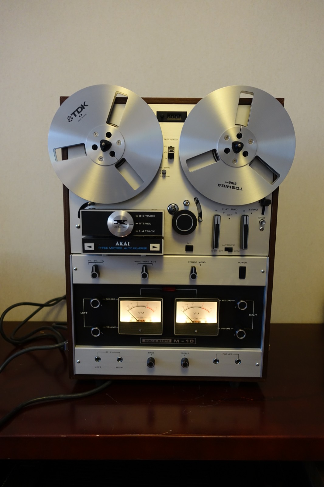 Катушечный магнитофон «AKAI M-10»